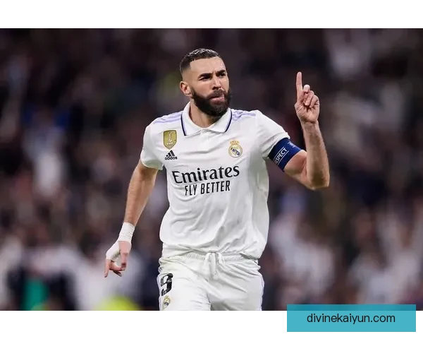 本泽马在皇马时期表现稳健，成为球队历史最佳射手之一。